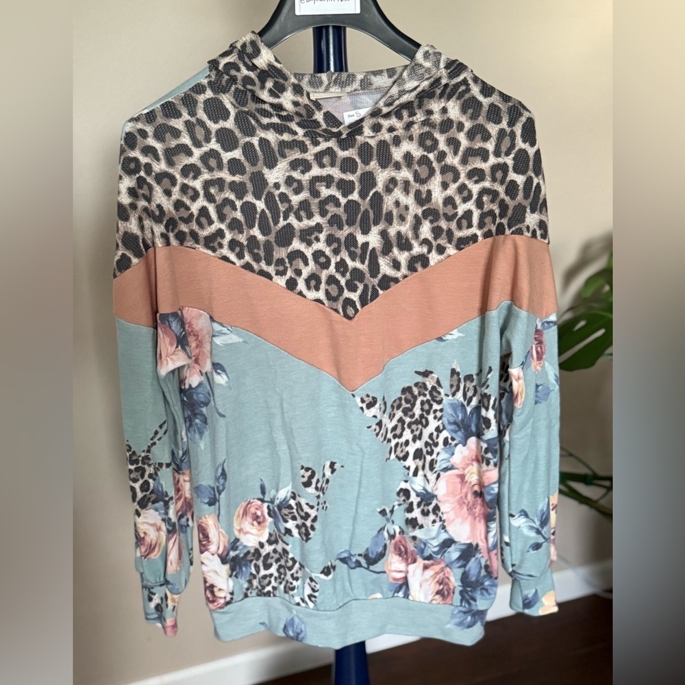 Lovely Melody Floral and Animal Print Women's Hooded Top, Size Small